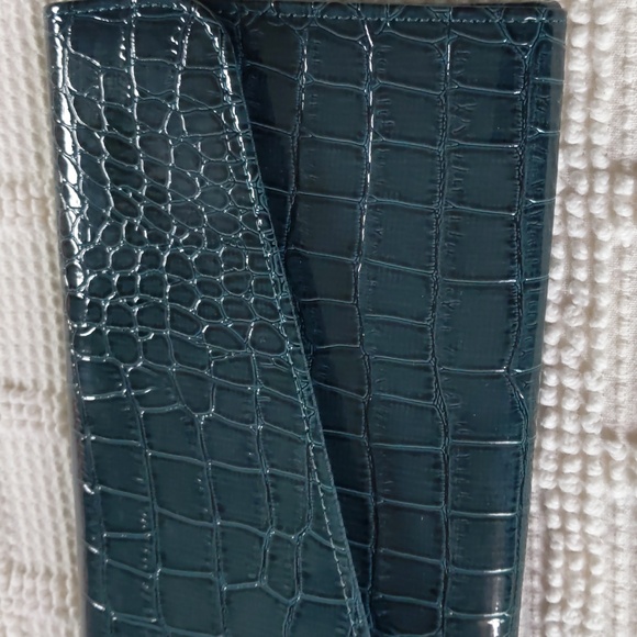 Teal faux patent leather embossed croc clutch purse - Picture 8 of 8